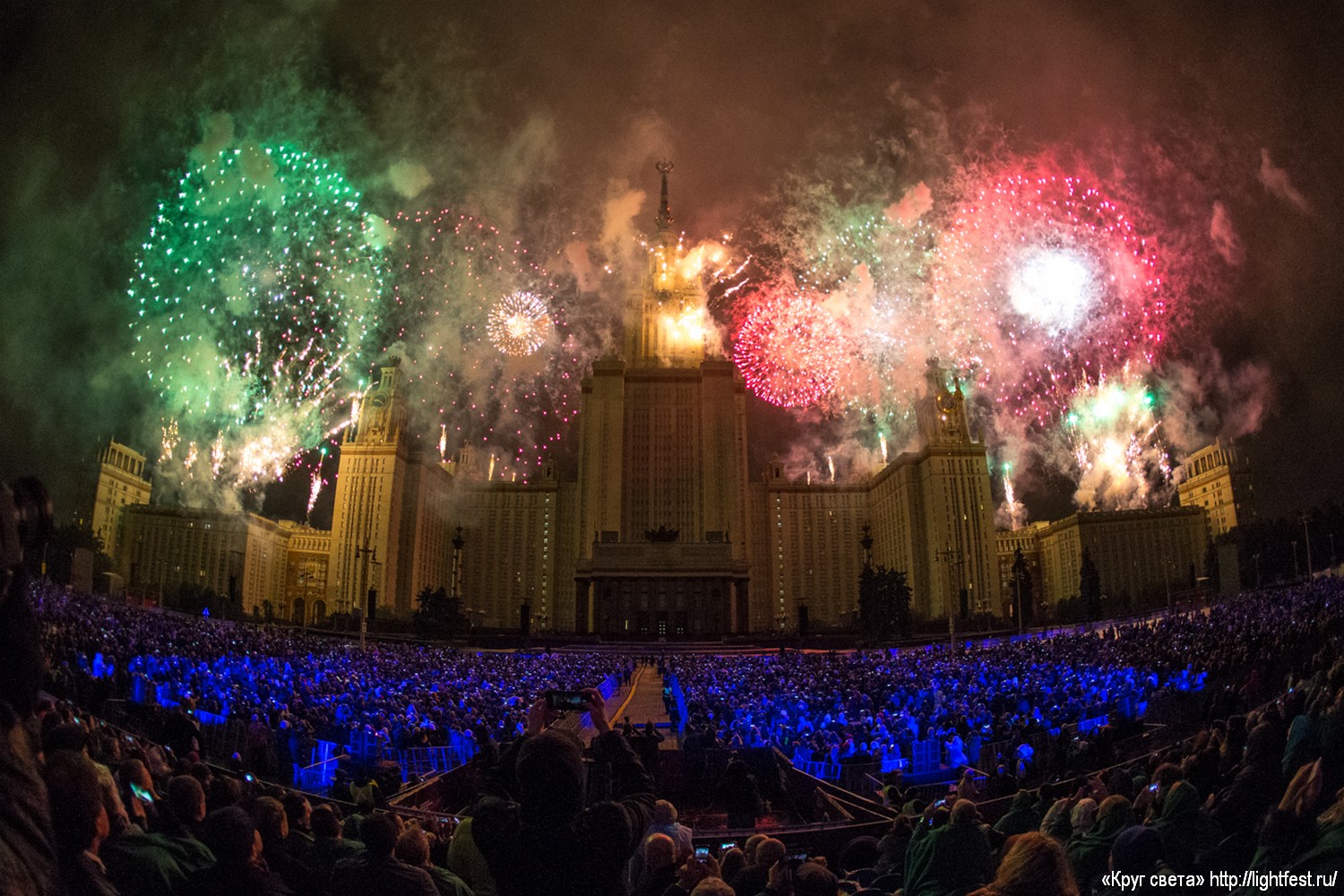 Moscow festivals. Фестиваль круг света 2017 в Москве. Московский Международный фестиваль «круг света». Фестиваль «круг света» Царицино. Круг света 2022.