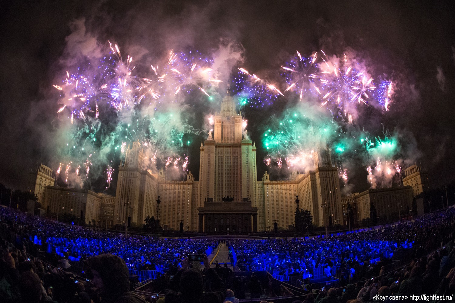 Света 2016. Круг света 2020 в Москве. Московский Международный фестиваль света. Фестиваль огня Москва. Вокруг света фестиваль.