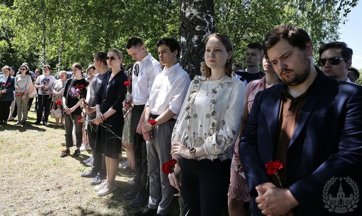 Памяти народного ополчения. 30 Сентября в 15 часов в Смоленской области Ельнинского района. Московское народное ополчение съемки. Памятник народному ополчению Ленинграда. Казаренко Ельнинский район.